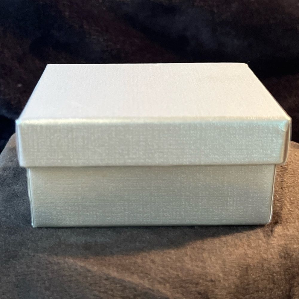 🛑SOLD🛑Goldtone YSL Brooch With Stars 2.5” - Picture 7 of 7